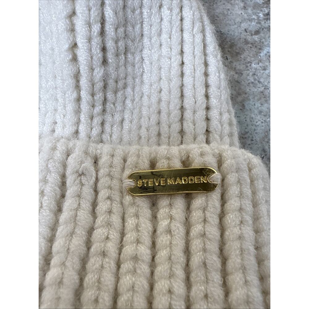 Steve Madden Ivory Knit Winter‎ Beanie! MINT CONDITION! - Picture 2 of 5